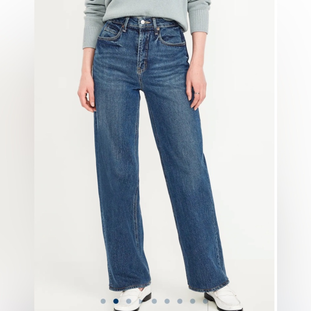 Old Navy Extra High-Rise Sky-Hi Wide Leg Jeans - Picture 3 of 17